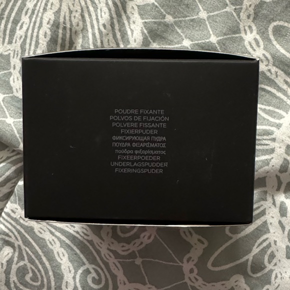 Laura Mercier translucent loose setting powder NIB - Picture 9 of 10